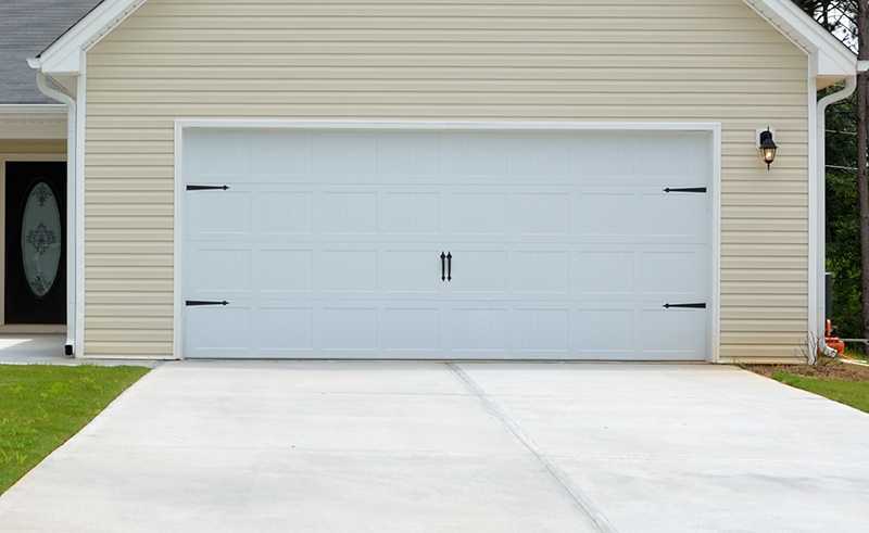 how-to-lubricate-a-garage-door-promaster-cincinnati