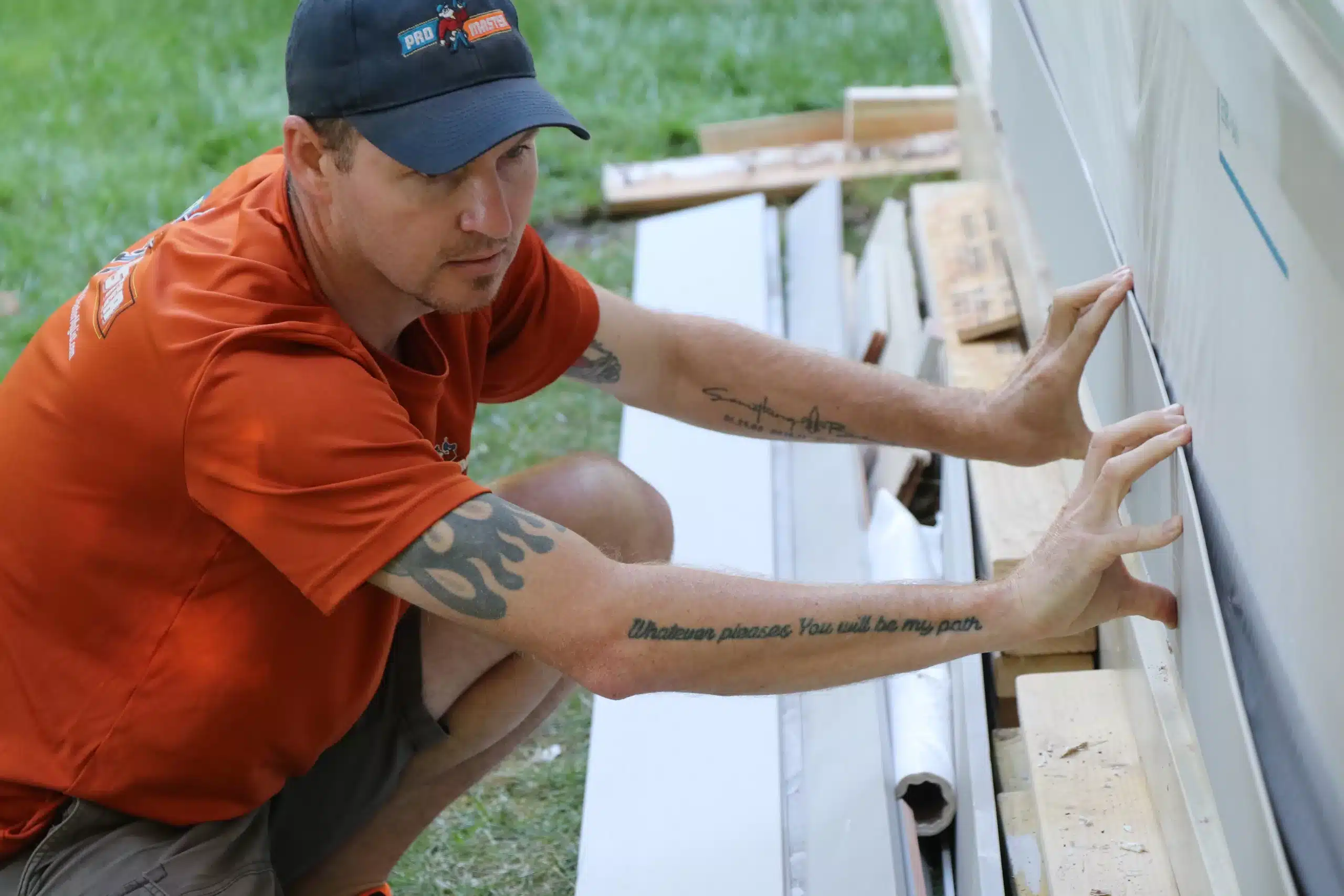 ProMaster craftsman performing a siding repair in Cincinnati, OH.